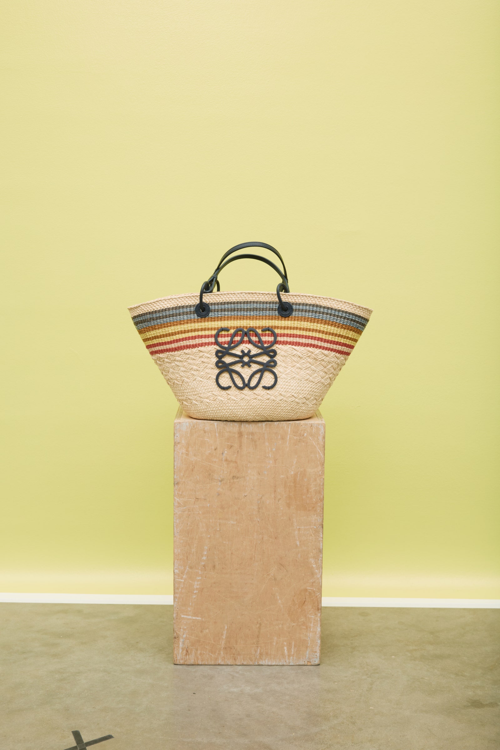 Image may contain Crowd Person Accessories Bag Handbag Audience and Speech